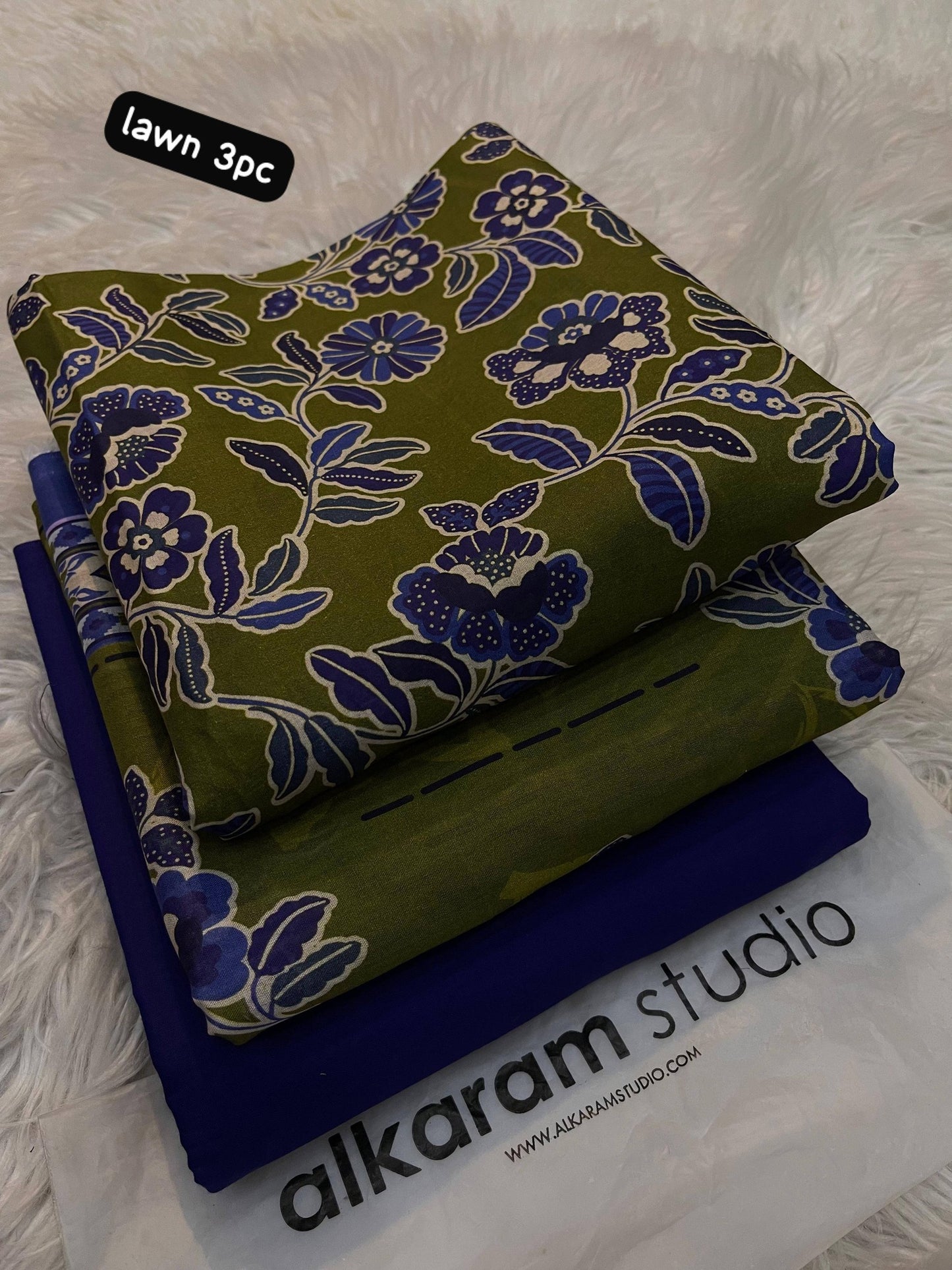 Alkaram Lawn 3 Piece