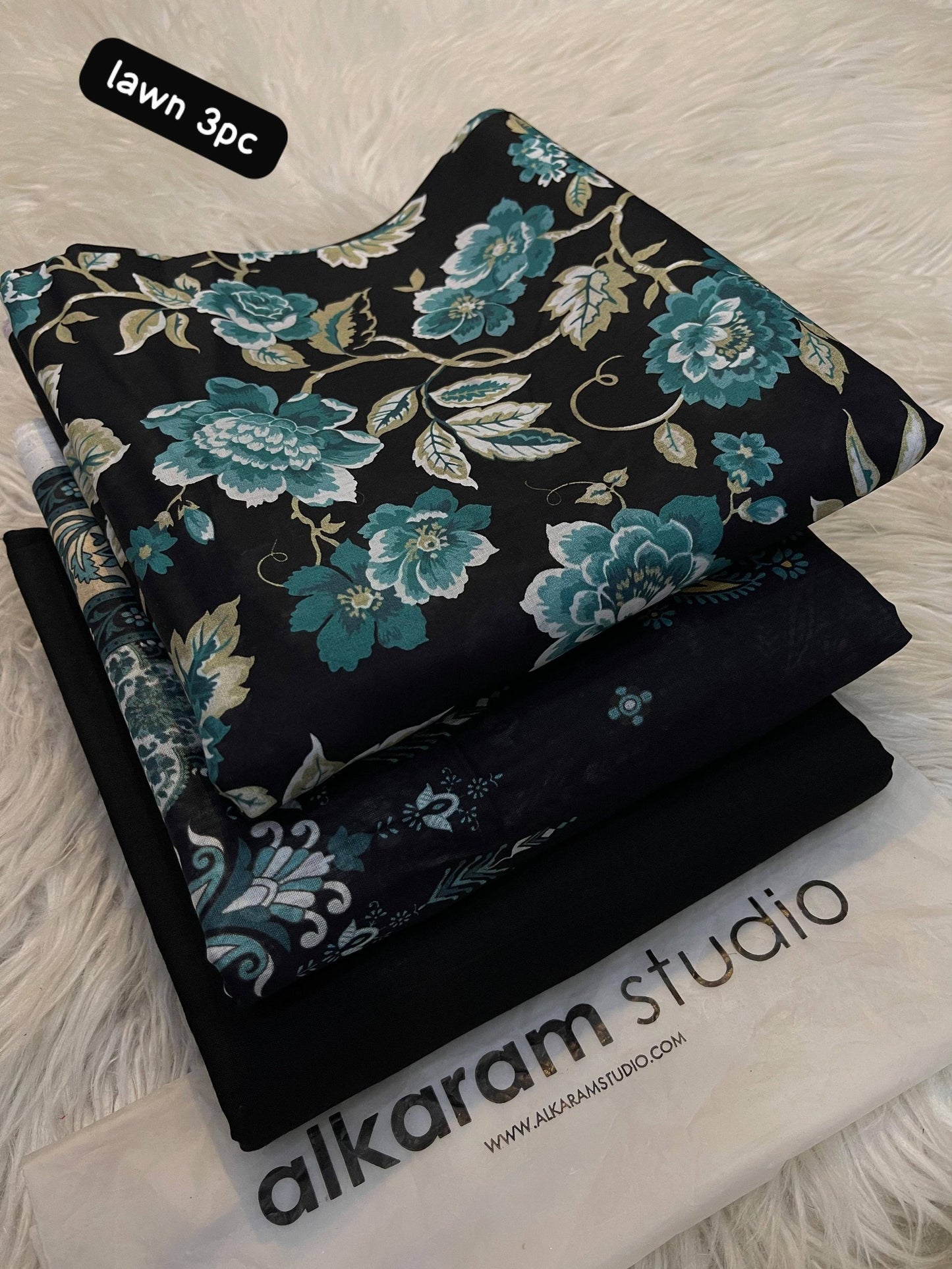 Alkaram Lawn 3 Piece