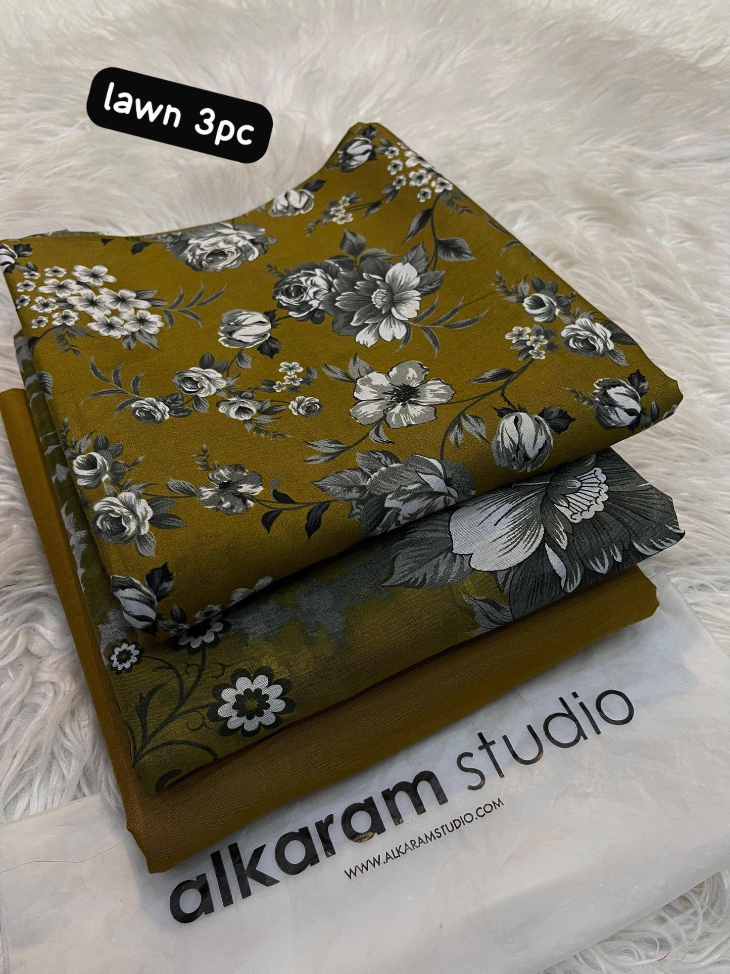 Alkaram Lawn 3 Piece