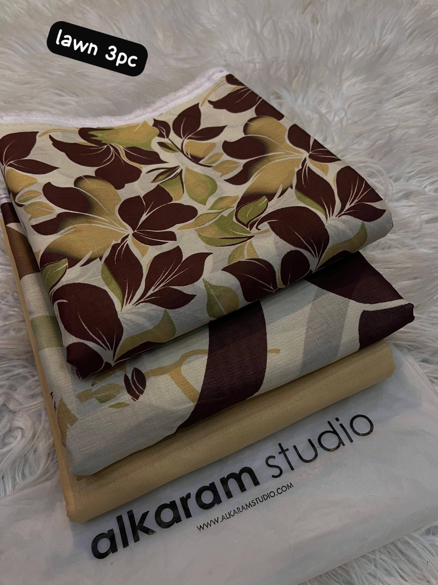 Alkaram Lawn 3 Piece